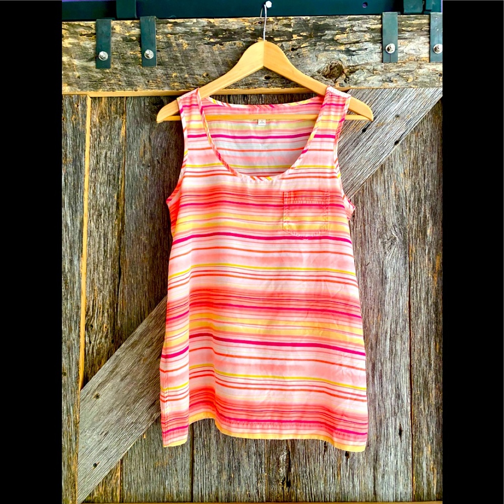 ⭐️ Beautiful Striped Gap Top